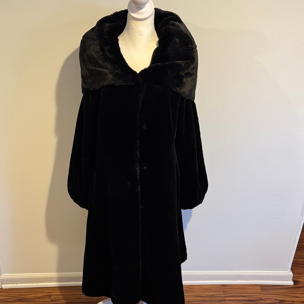 Jones New York Black Faux Fur Cape